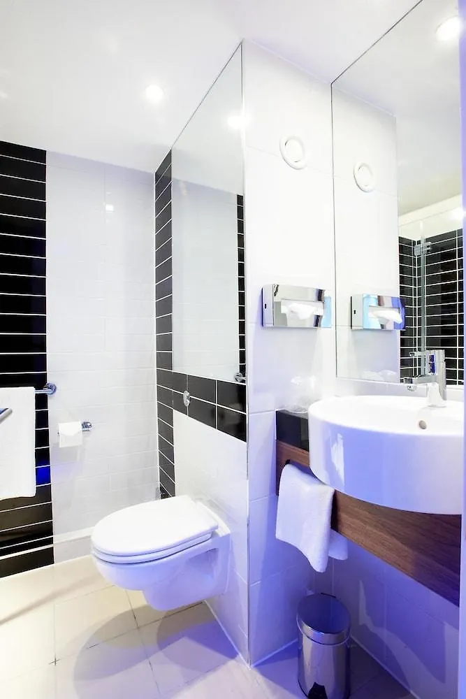 Hotel Holiday Inn Express London - Excel By Ihg