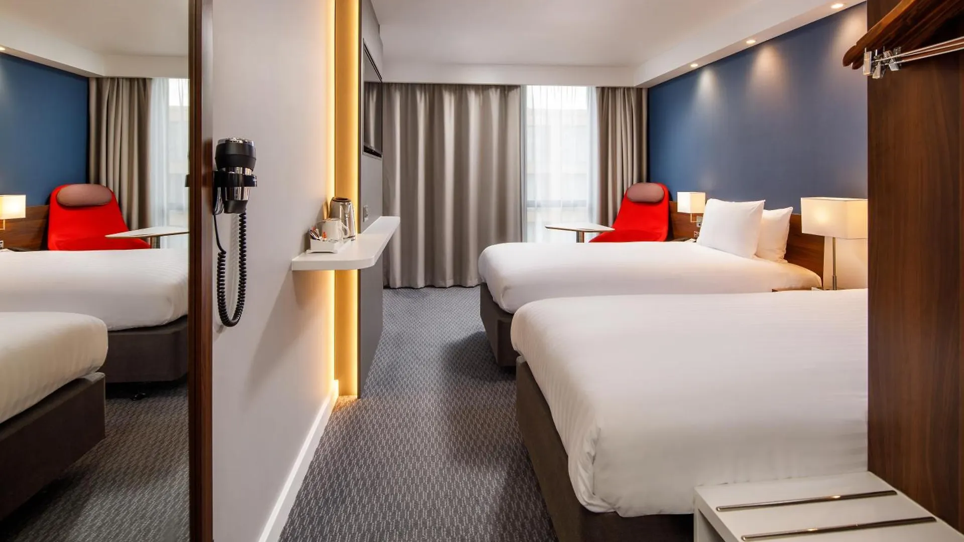 Holiday Inn Express London - Excel By Ihg Hotel
