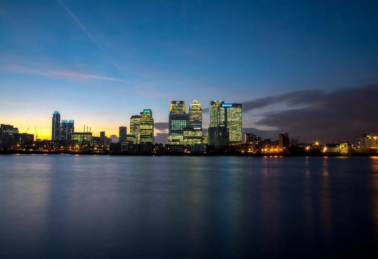 Holiday Inn Express London - Excel By Ihg
