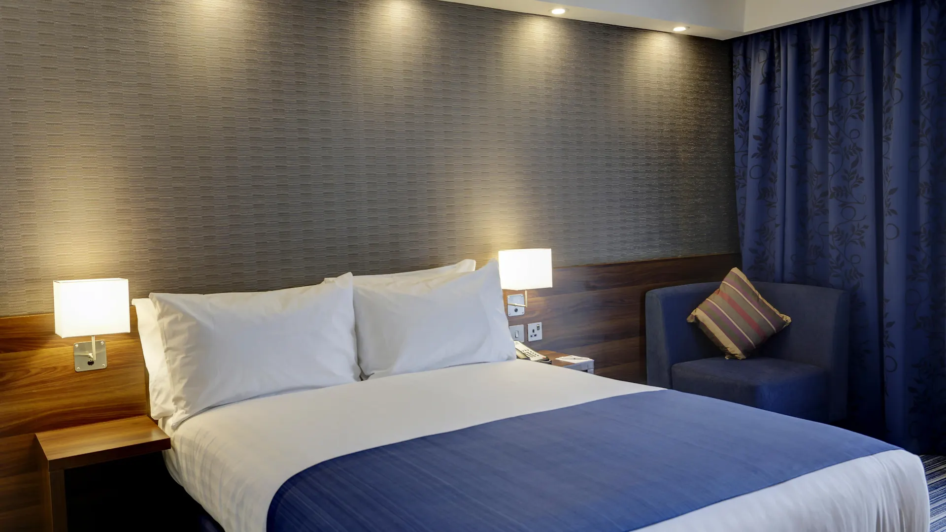 Holiday Inn Express London - Excel By Ihg Hotel