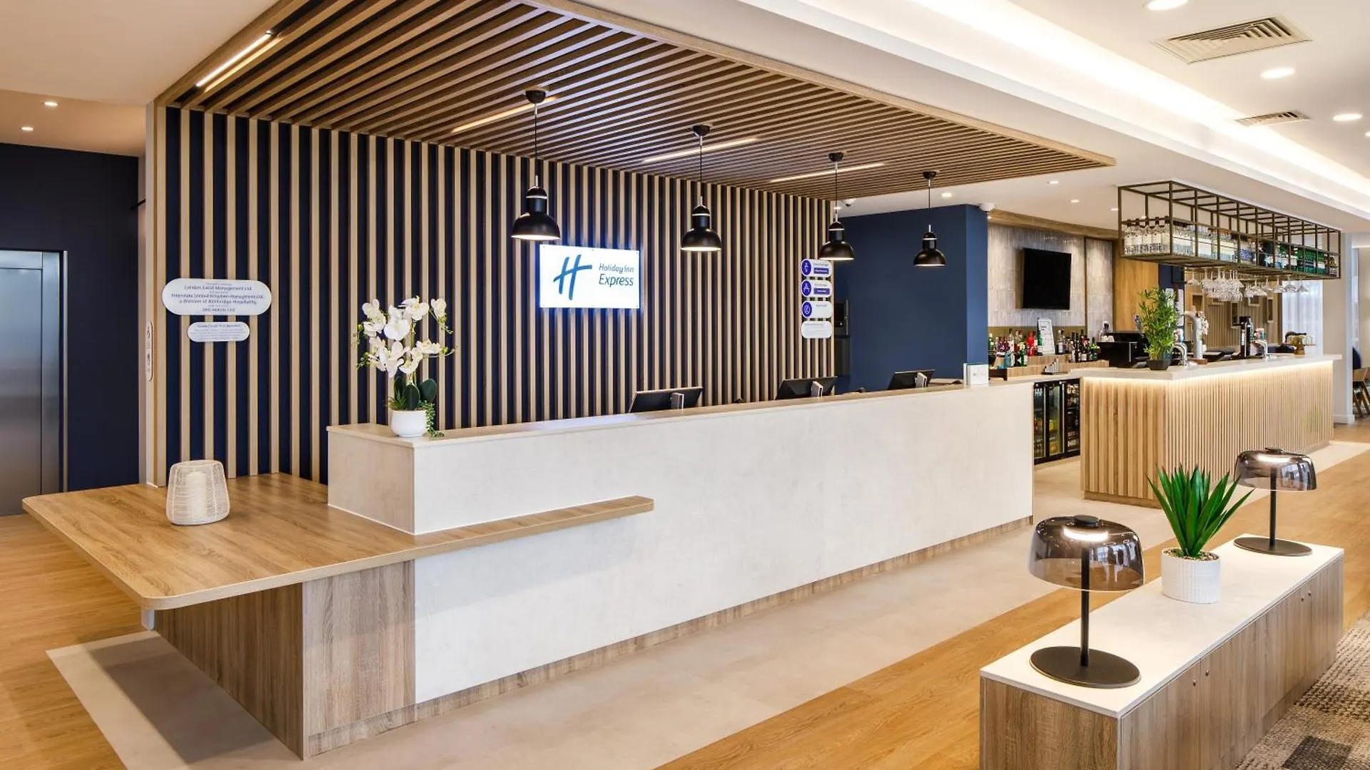 Holiday Inn Express London - Excel By Ihg