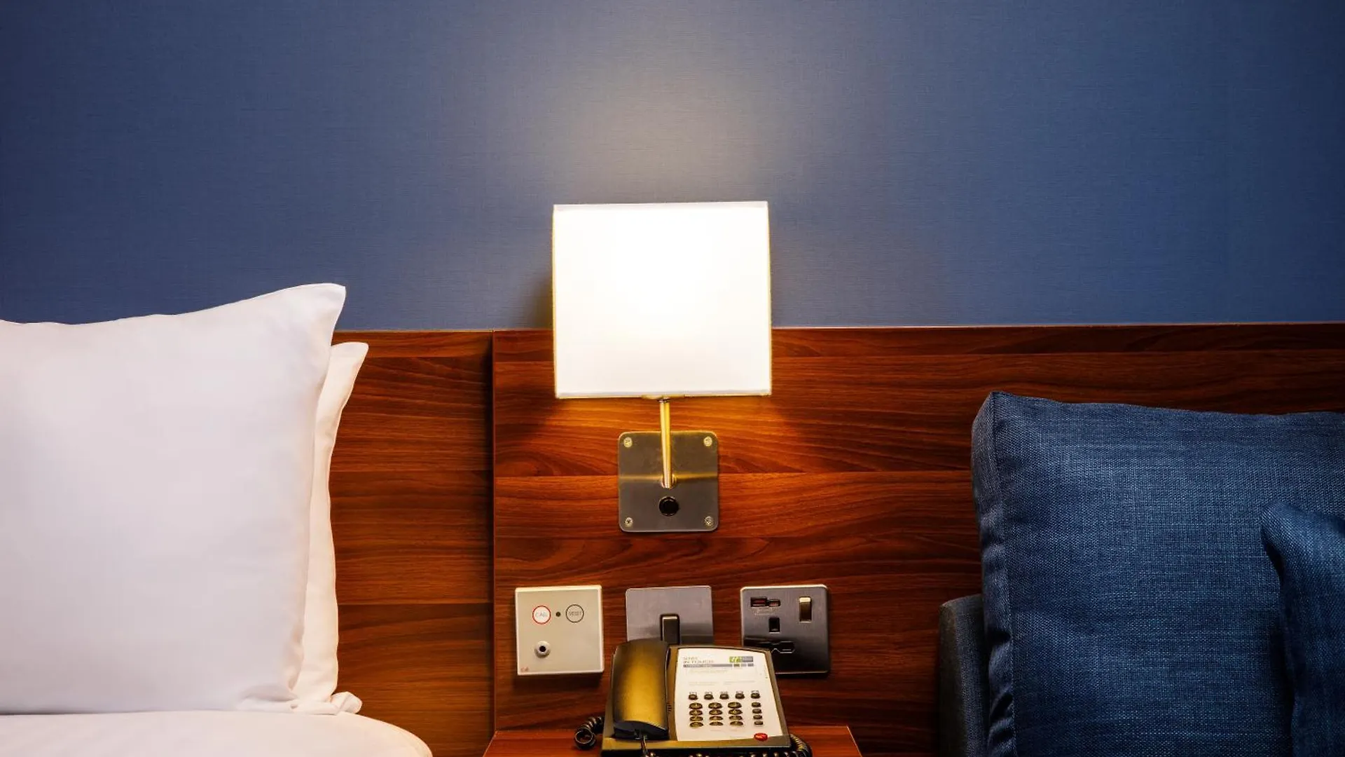 Holiday Inn Express London - Excel By Ihg Hotel