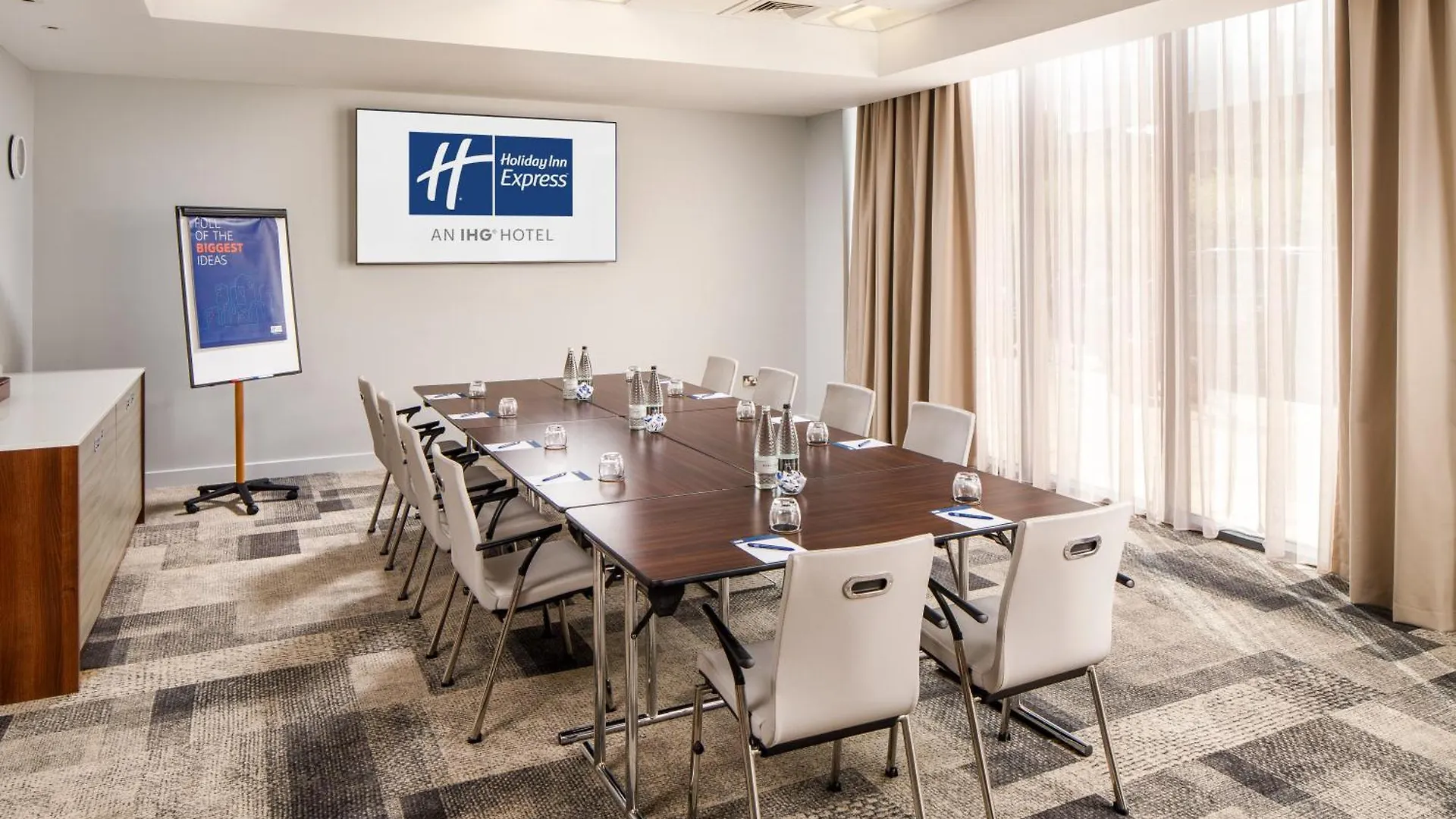 Holiday Inn Express London - Excel By Ihg