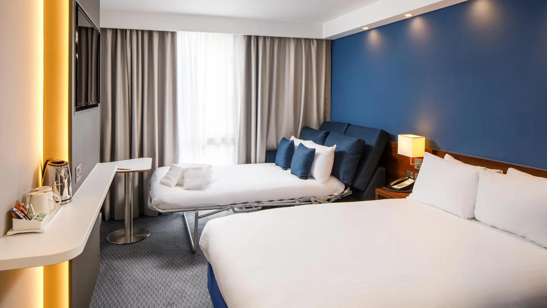 Holiday Inn Express London - Excel By Ihg
