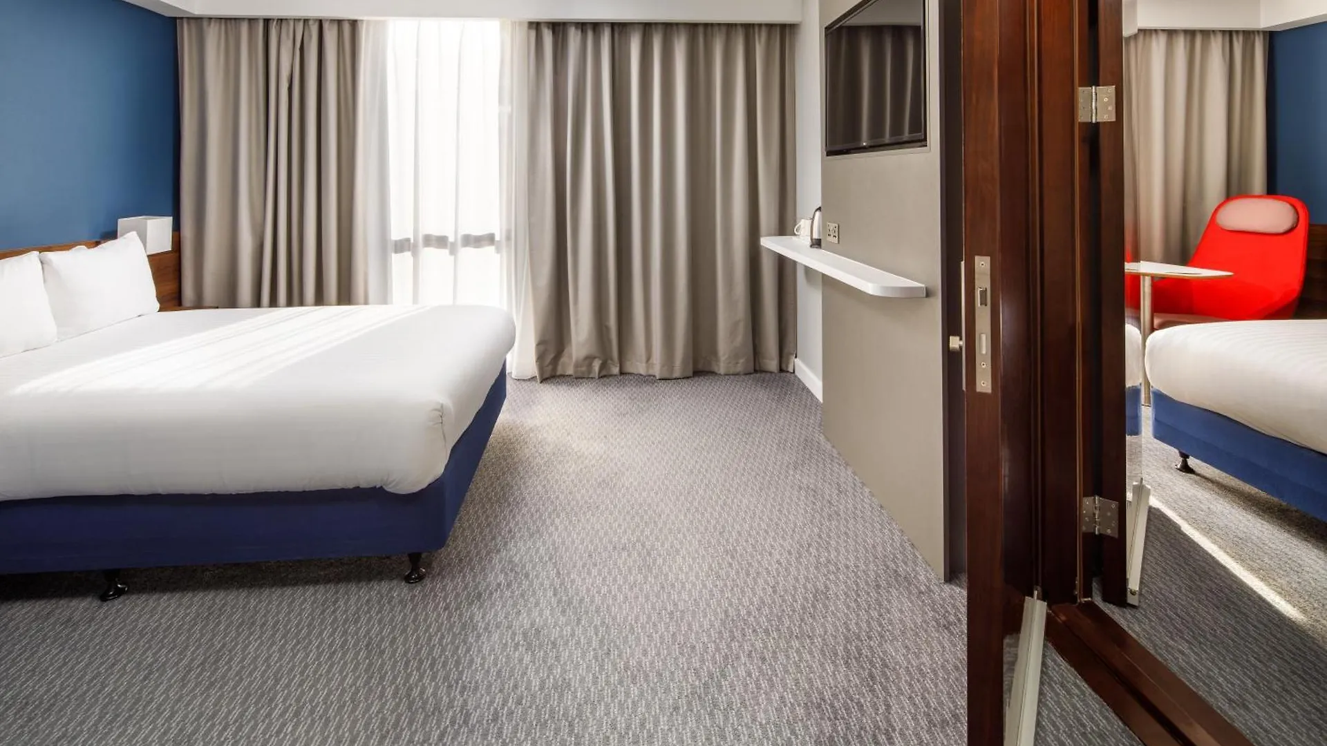 Holiday Inn Express London - Excel By Ihg